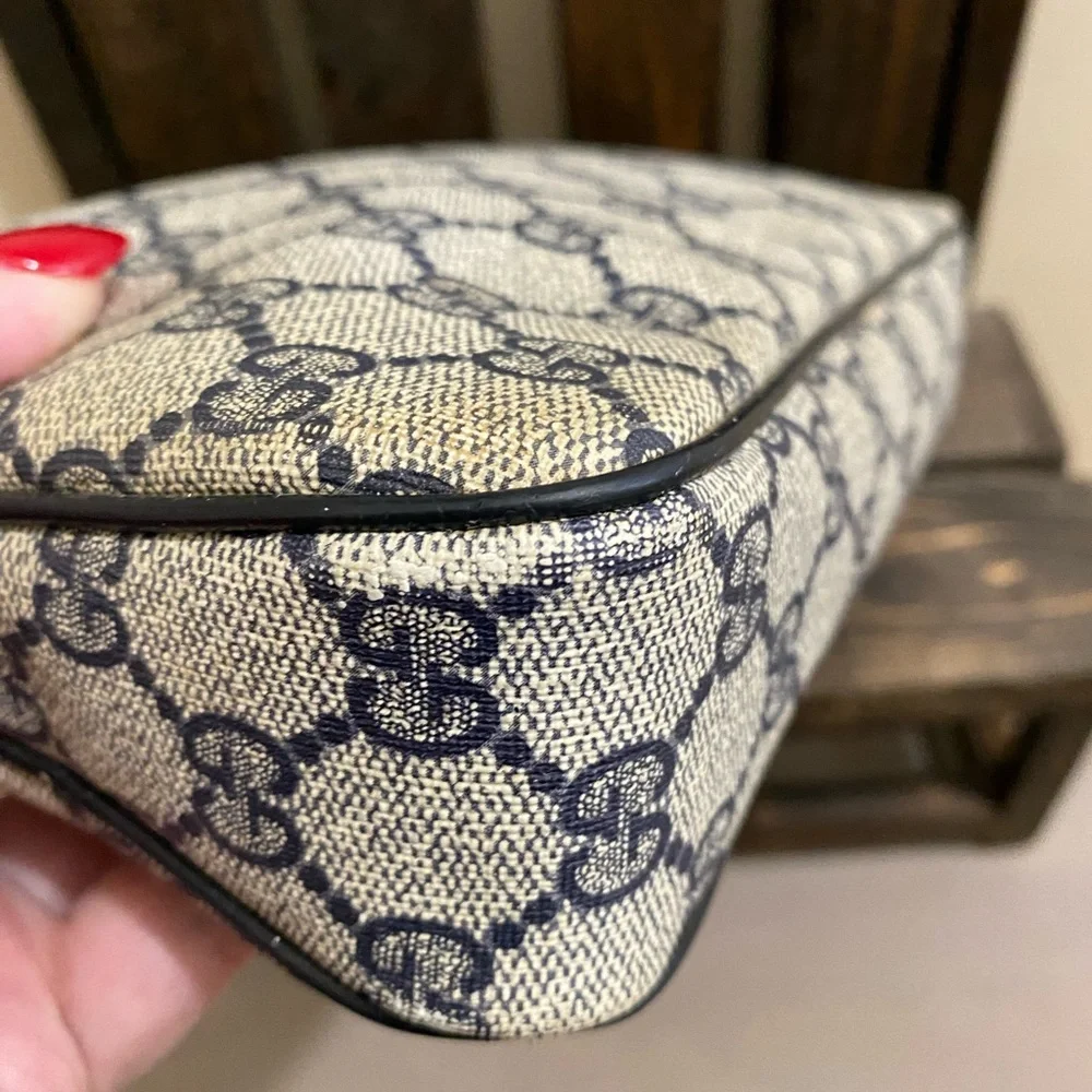 Vintage Gucci cosmetic clutch bag - Picture 4 of 11